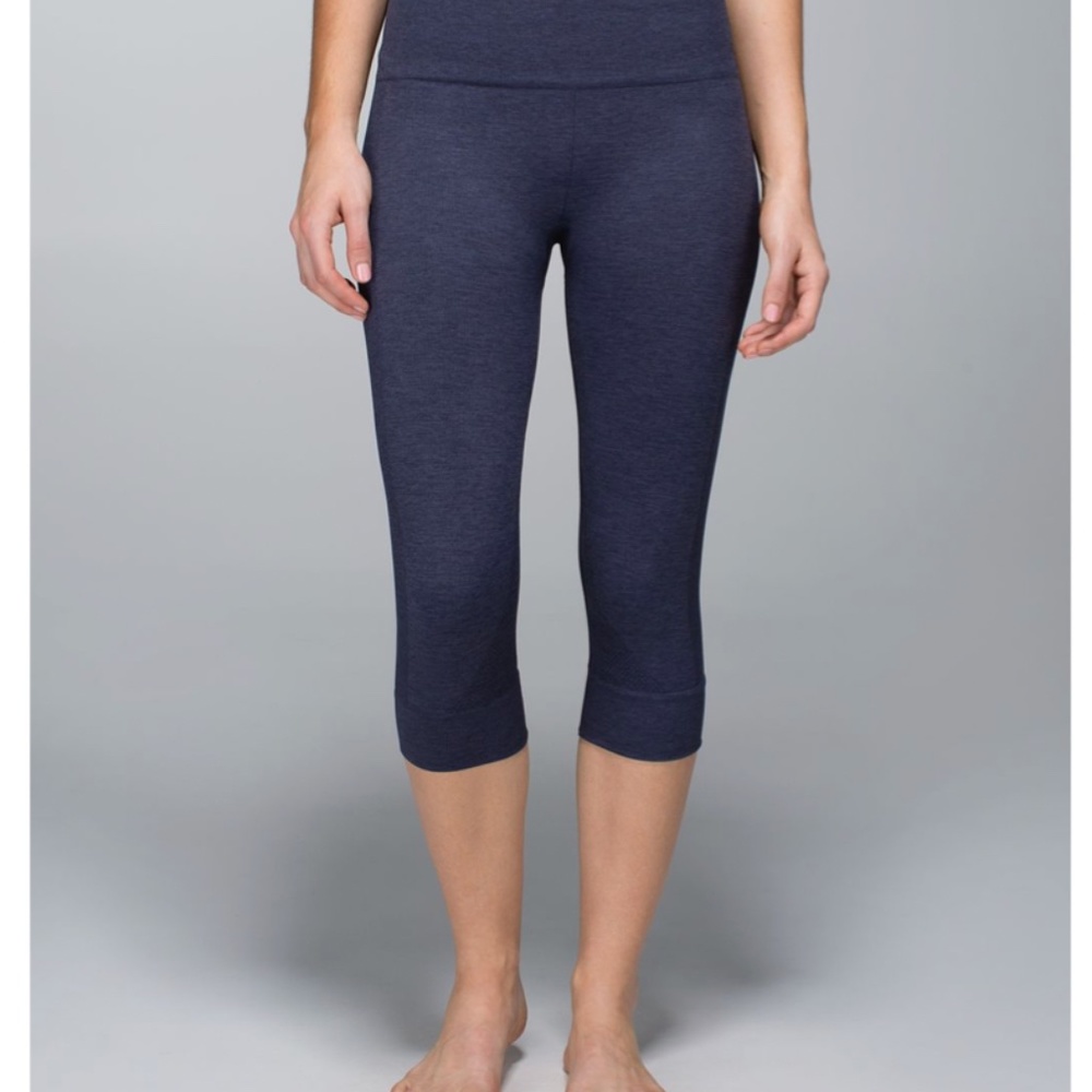 LULULEMON Seamlessly Street Crop Cadet Blue Size 4